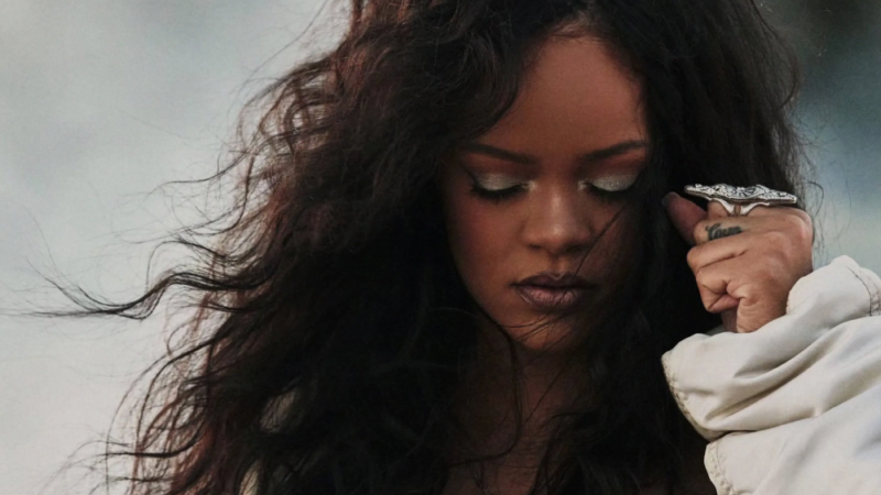 Rihanna de retour avec « Lift Me Up » !
