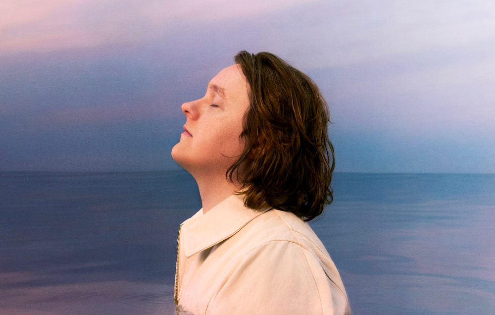 Lewis Capaldi dévoile « Wish You The Best » !