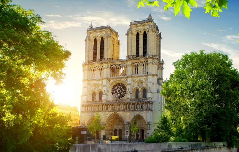 Notre-Dame de Paris s’apprête à rouvrir ses portes ! • Fréquence 3