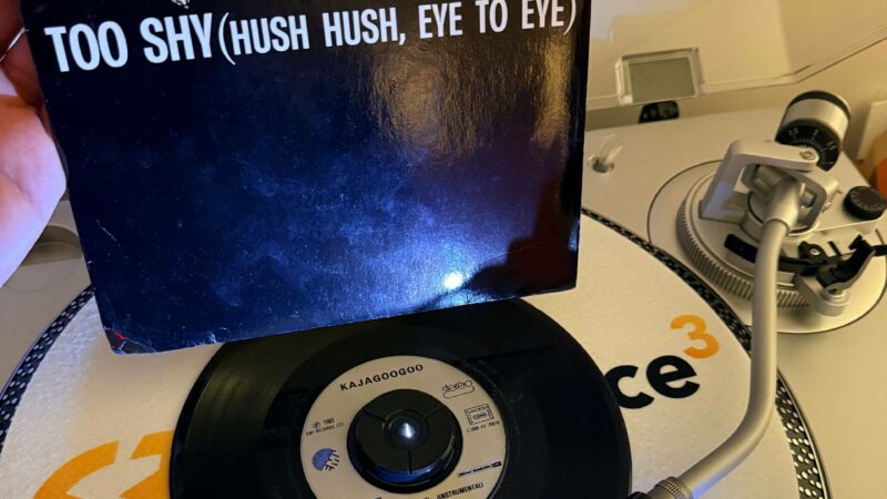 🎶Le Vinyle de 10h moins 10 de ce dimanche 2 novembre : Kajagoogoo « Too Shy »