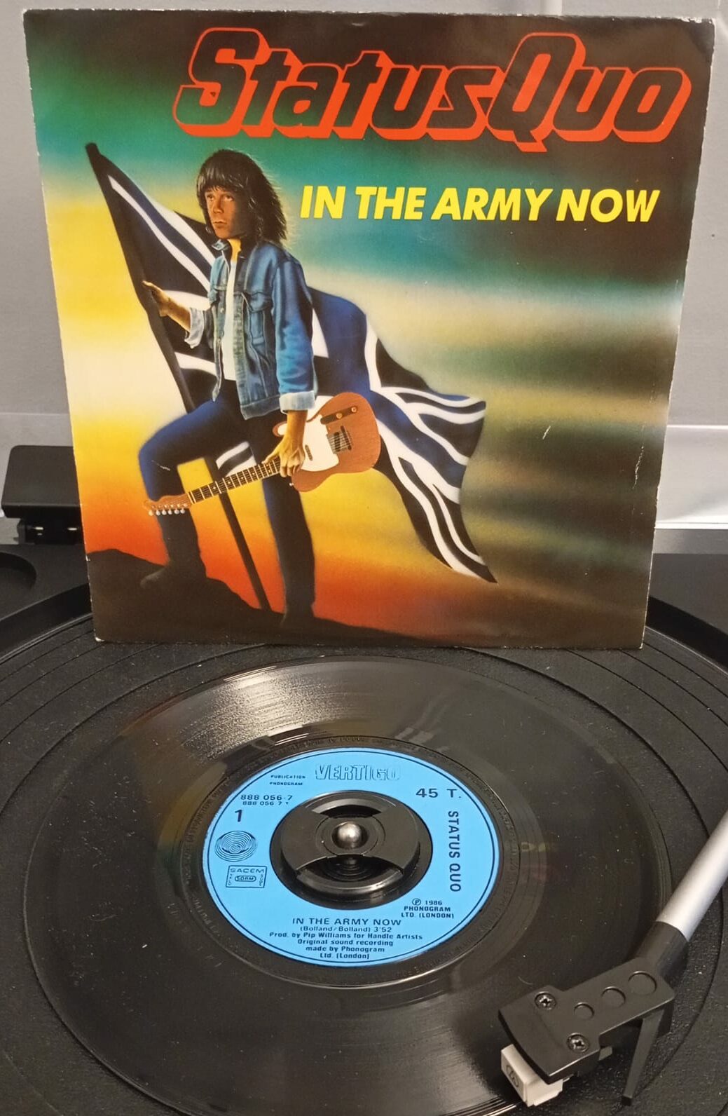 🎵 Le Vinyle de 10h moins 10 – Dimanche 21 juin – Status Quo – In The Army Now
