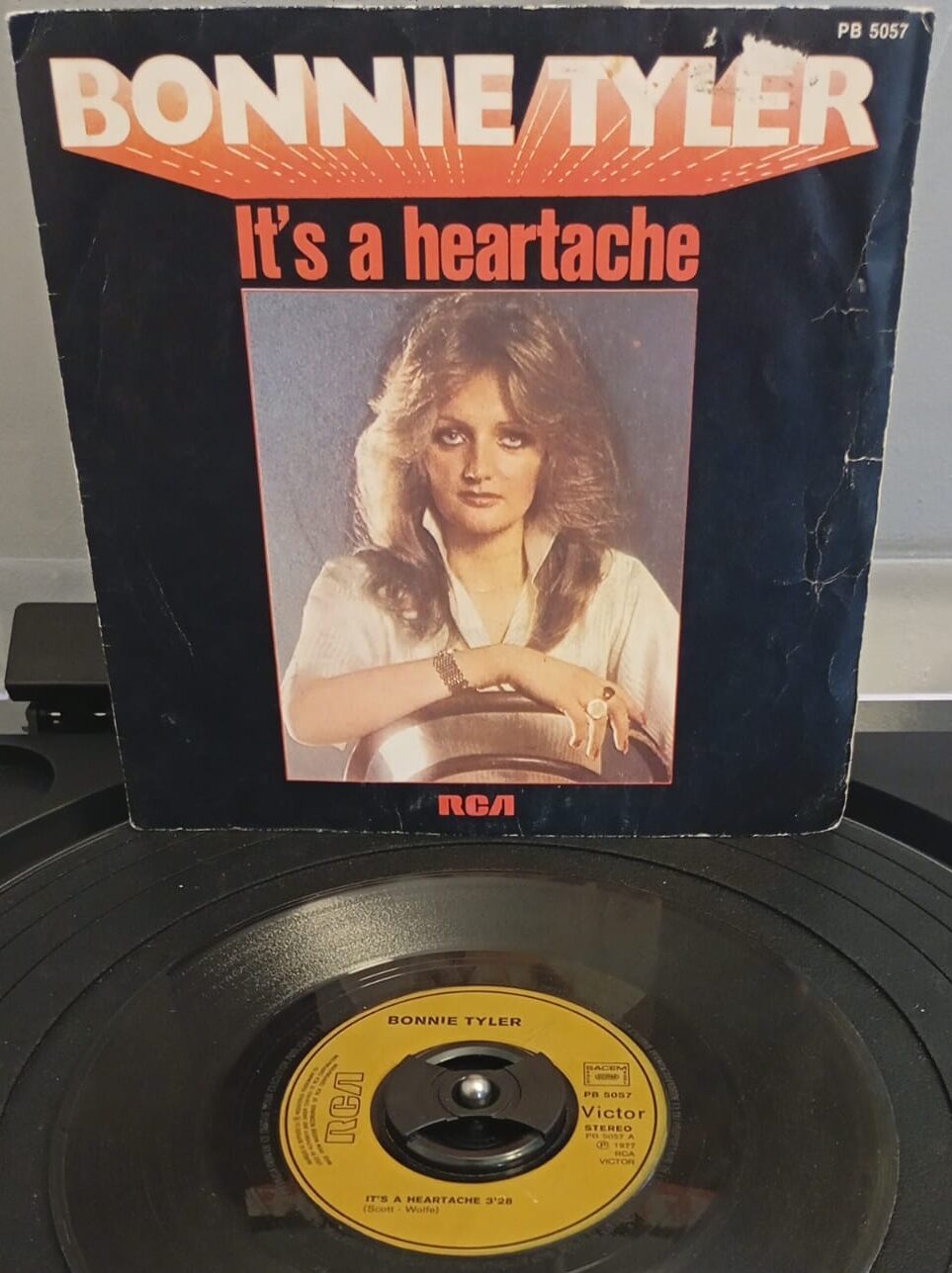 🎵 Le Vinyle de 10h moins 10 – Dimanche 30 août – Bonnie Tyler – It&rsquo;s a Heartache