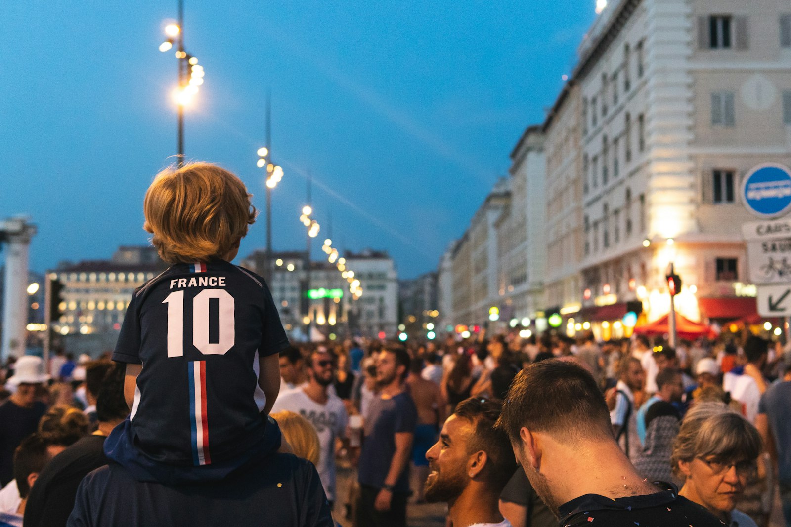 Tous Derrière les Bleus !