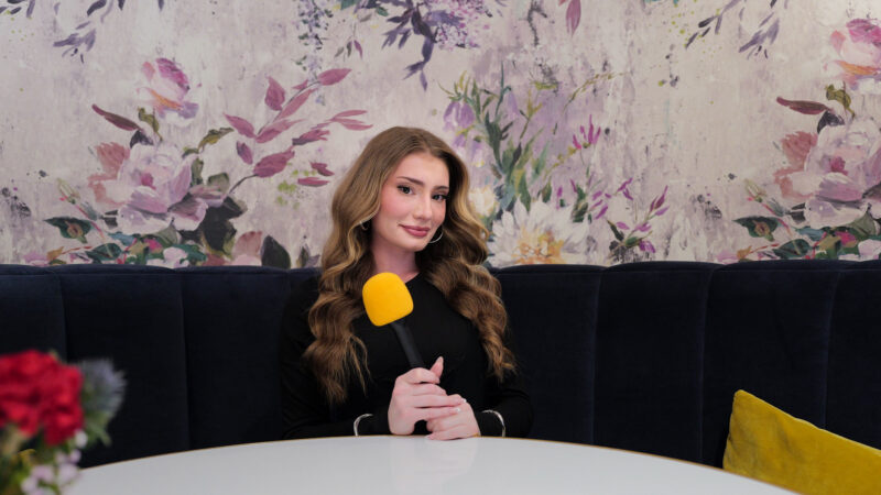 Iz Divine, divinement rétro avec « Wonder »