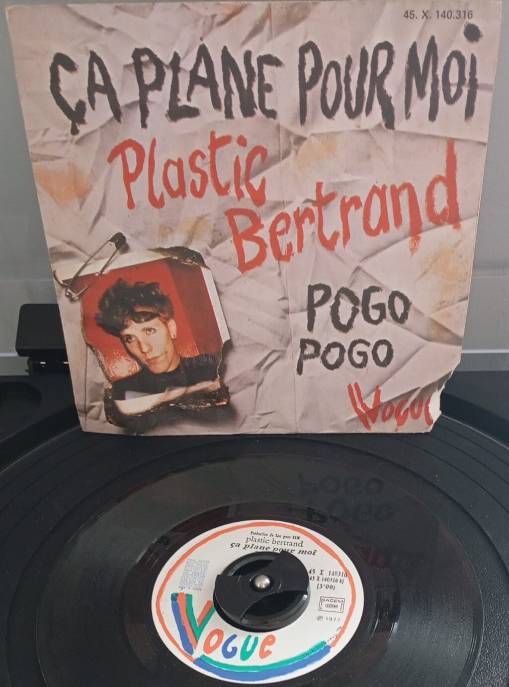🎵 Le Vinyle de 10h moins 10 – Dimanche 11 octobre – Plastic Bertrand – Ça plane pour moi
