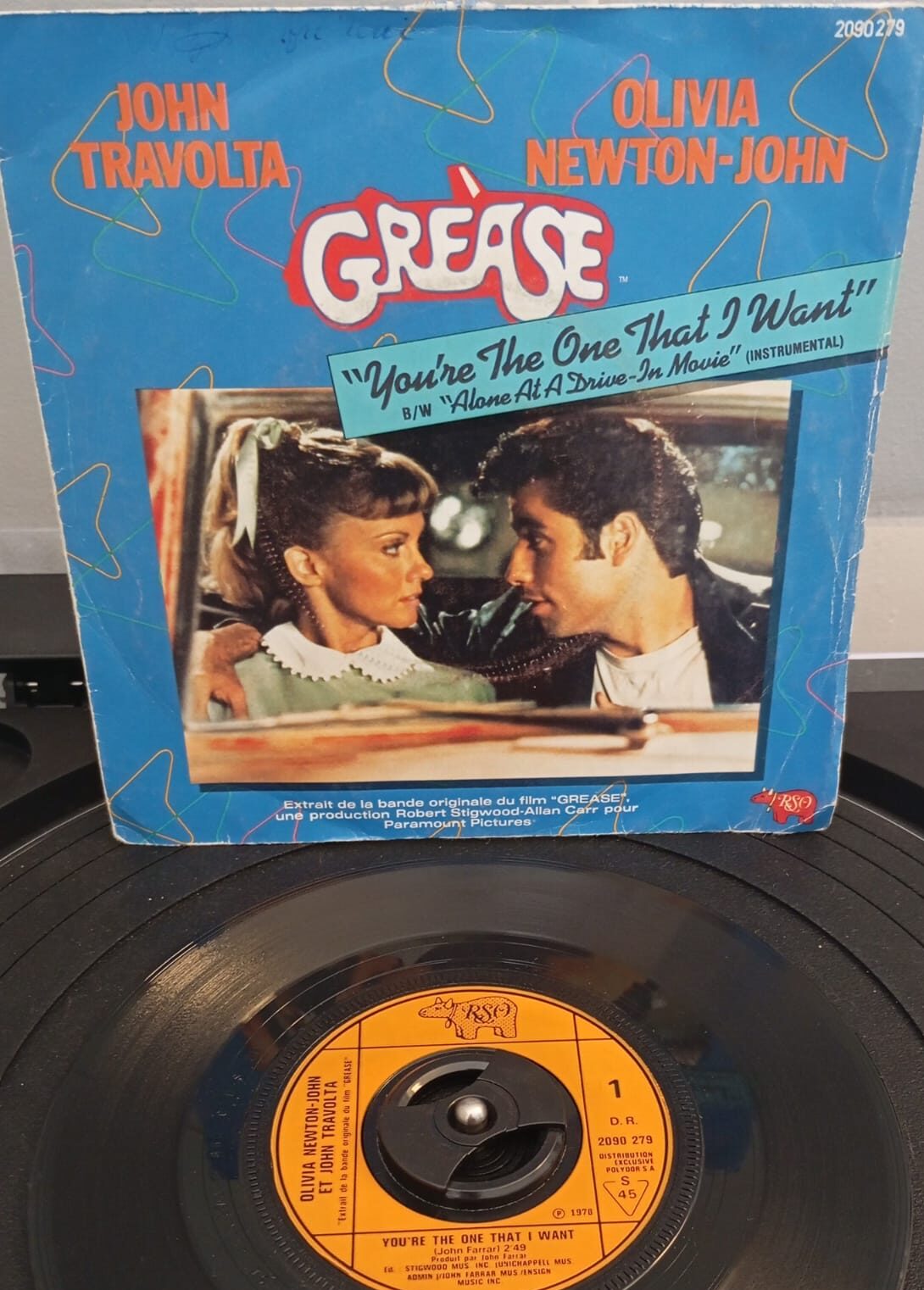 🎵 Le Vinyle de 10h moins 10 – Dimanche 1er novembre – John Travolta & Olivia Newton-John – You’re the One That I Want
